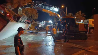 Antalya'da Facia: Devrilen Tırın Altında Kalan İki Kişi Yaşamını Yitirdi