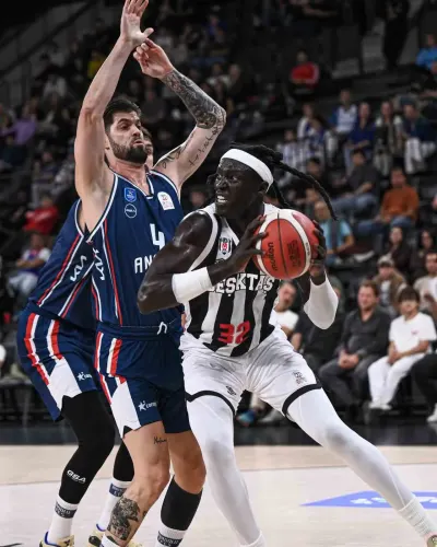Anadolu Efes, Türkiye Sigorta Basketbol Süper Ligi'ne Galibiyetle Başladı