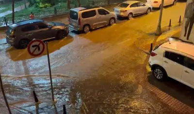 İSTANBUL'DA SAĞANAK YAĞIŞ: BAYRAMPAŞA VE EYÜPSULTAN'DA YOLLAR GÖLE DÖNDÜ
