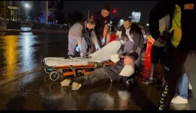 Bursa'da Yağışlı Havada Kaza: Devrilen Motosikletin Sürücüsünden Rahat Tavırlar