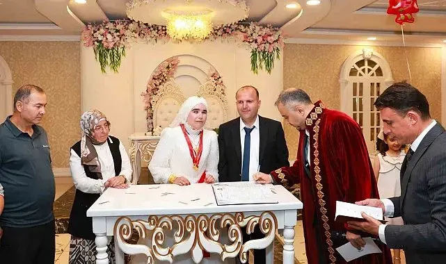 Kahramanmaraş'ta sevgi engel tanımadı: Görme engelli iki öğretmen dünyaevine girdi