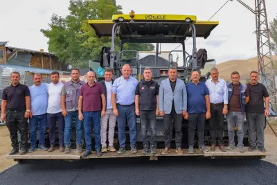 Bayburt’ta Grup Yollarında Asfalt ve Genişletme Çalışmaları Hız Kesmeden Sürüyor