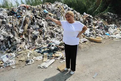 Adana'da Okul Önündeki Arazi Atık Deposuna Döndü: Mahalleli Kameraya Rağmen Engel Olamadı