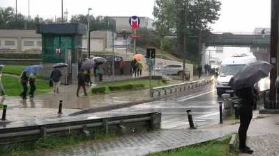 İSTANBUL'DA SABAH SAATLERİNDE YAĞIŞ ETKİSİNİ SÜRDÜRDÜ