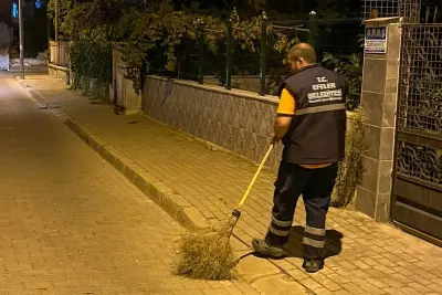 Efeler'de temizlik mesaisi: Ekipler mahalle mahalle sahada