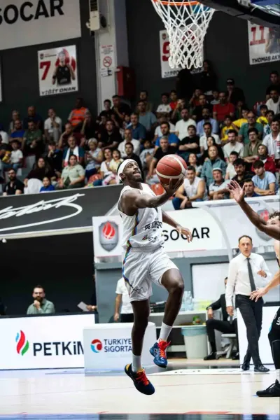 İzmir Temsilcileri Basketbol Süper Ligi'ne Farklı Sonuçlarla Başladı