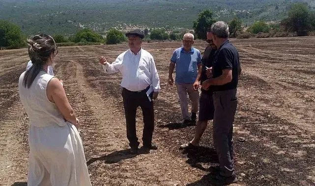 Baştuğ Yelişyurt'ta 14 ton saman balyası yanan üreticiyi ziyaret etti