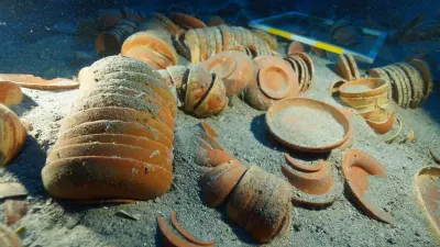 Akdeniz'in Derinliklerinden Çıkan 2 Bin 100 Yıllık Sofra Takımları Tarihe Işık Tutuyor