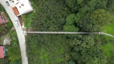 Samsun'da camiye ulaşımı kolaylaştıran 65 metrelik asma köprü ilgi görüyor