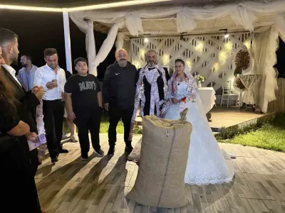 Düzce'deki Düğünde Altın Yerine Bir Çuval Fındık Taktılar
