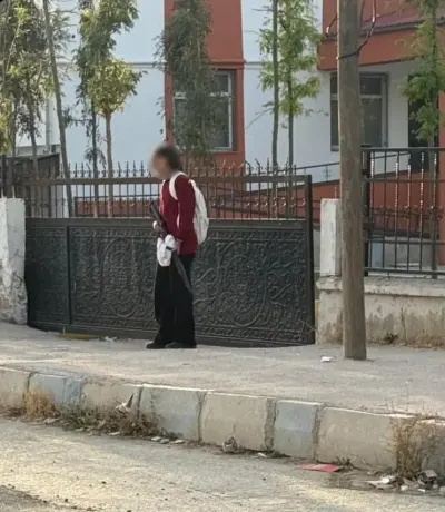 Van'da Şok Görüntü: Elinde Pompalı Tüfekle Okula Gelen Öğrenci Son Anda Engellendi