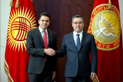 Kırgızistan Lideri Caparov, TİKA Başkanı Eren ile Bişkek’te Bir Araya Geldi