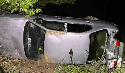 Afyonkarahisar'da Otomobil Tarlaya Devrildi: Sürücü Yaralandı