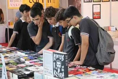 Diyarbakır 10. Kitap Fuarı'na Kitapseverlerden Yoğun İlgİ