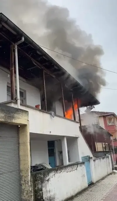Tokat Erbaa'da İki Katlı Ev Alevlere Teslim Oldu