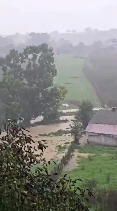 Sakarya'da Şiddetli Sağanak Sel Oldu: Yol Ulaşıma Kapandı