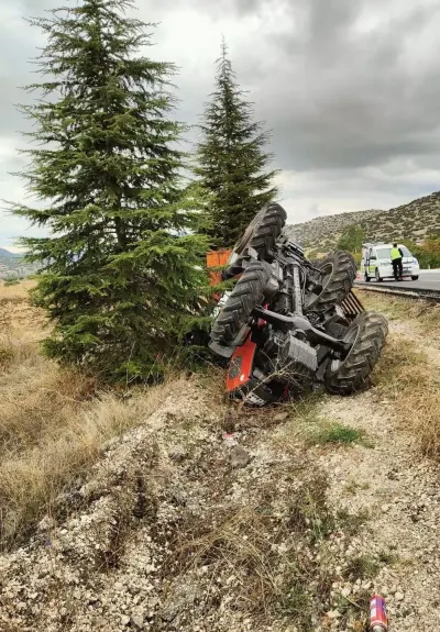 Burdur'da Şarampole Devrilen Traktörün Sürücüsü Yaralandı