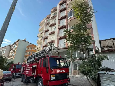 Antalya'da Apartman Dairesinin Balkonunda Çıkan Yangın Korku Yarattı