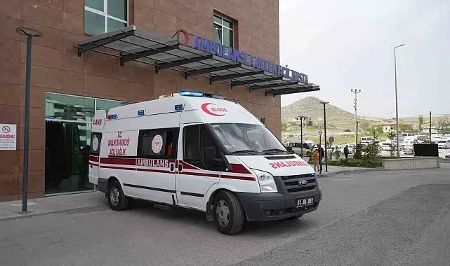 Otomobilin çarptığı motosiklet sürücüsü hayatını kaybetti