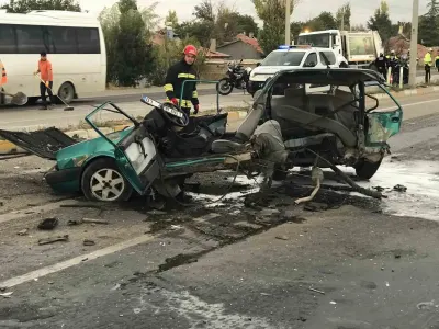 Konya'da alkollü sürücünün çarptığı otomobil ortadan ikiye bölündü: 2 yaralı