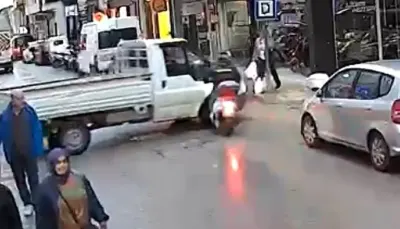 Sinop’ta Motokuryenin Kullandığı Motosiklet Kamyonete Çarptı: 1 Yaralı