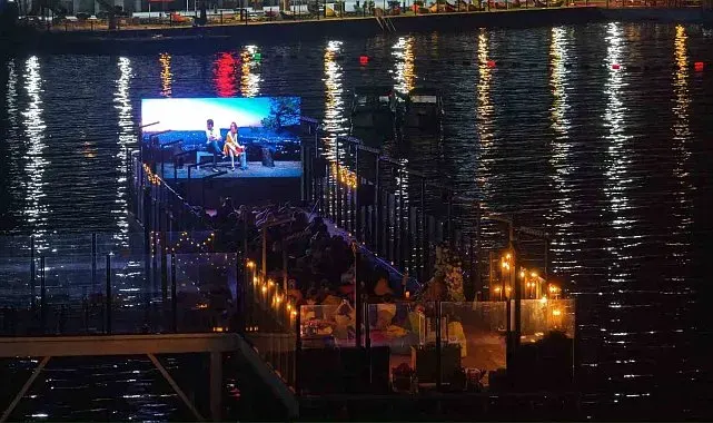 Tuzla Mekan İskele'de yıldızların altında sinema keyfi