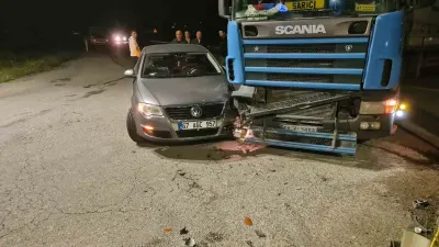 Zonguldak'ta Tır ile Otomobil Kavşakta Çarpıştı