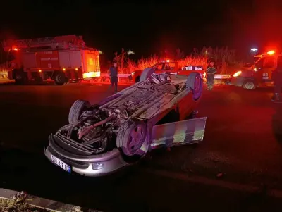 Aydın'da Refüje Çarpan Otomobil Devrildi: 3 Yaralı