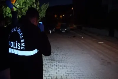 Burdur'da Kürekli Kavgada İki Otomobil Hasar Gördü