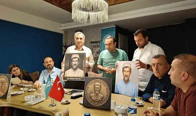 Âşık Sümmani Baba'nın gerçeğe en yakın rölyefi ve hatıra madalyonu tanıtıldı