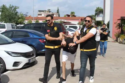 Adana'da Cezaevi Firarisinin Çektiği El Bombasına Koli Bantlı Operasyon