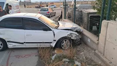 Karaman'da İki Otomobil Çarpıştı: Üç Yaralı