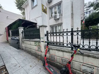 İSTANBUL'DA OKUL DUVARLARINA SANAL KUMAR REKLAMI YAZILDI