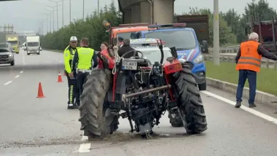 Samsun'da Kamyonet Traktöre Çarptı: İki Sürücü Yaralandı
