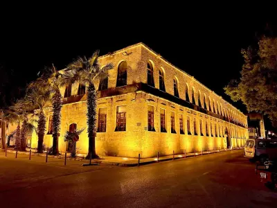 Mersin'deki Tarihi Silifke Hükümet Konağı Yeni Işıklandırmasıyla Gece Görünümüne Estetik Kattı