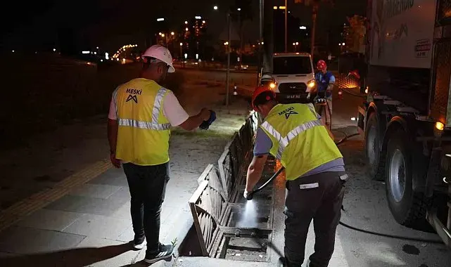Mersin'de yağmur suyu hatları temizleniyor
