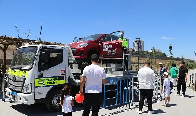 İstanbul'da emniyet kemerinin önemi simülasyon aracıyla anlatıldı