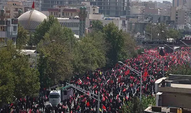 Hamaney'in cenaze alayı milyonların katılımıyla başladı