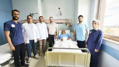 Adıyaman'da 82 Yaşındaki Hastanın Mesanesinden 42 Parça Taş Çıkarıldı
