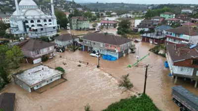 Sakarya Karasu'da Kuvvetli Sağanak Taşkına Yol Açtı: Okullar Tatil Edildi