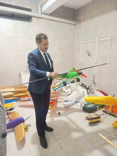 Bolvadin BİLSEM’de Öğrencilerin Yerli İHA ve SİHA Projeleri İncelendi