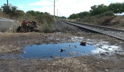 Malatya'da Yük Treni Hemzemin Geçitte Traktöre Çarptı: Sürücü Yaralı