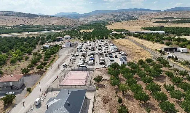 Malatya'da zorlu kayısı mesaisine modern yaşam alanı