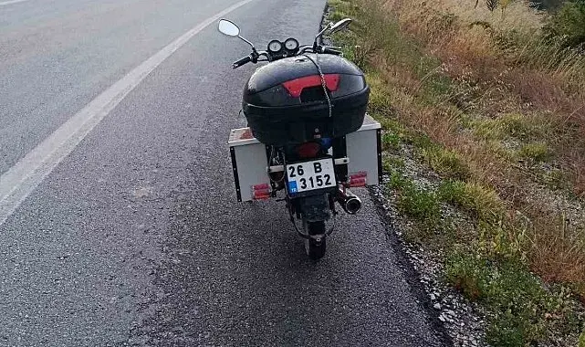 Direksiyon hâkimiyetini kaybeden motosiklet sürücüsü yoldan çıktı: 1 yaralı