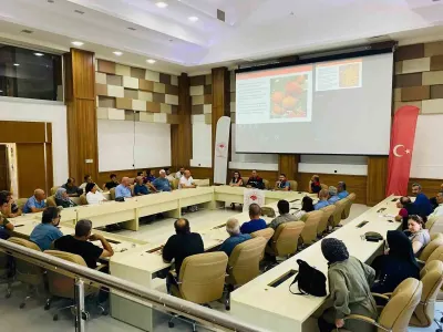 Adana Kozan'da Cennet Hurması Üreticilerine Hijyen Eğitimi