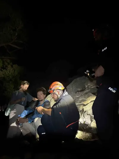 Antalya'da Ormanlık Alanda Mahsur Kalan İki Rus Turist Kurtarıldı