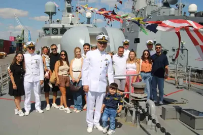 TCG Karataş Personeli Ailelerini Gemide Ağırladı