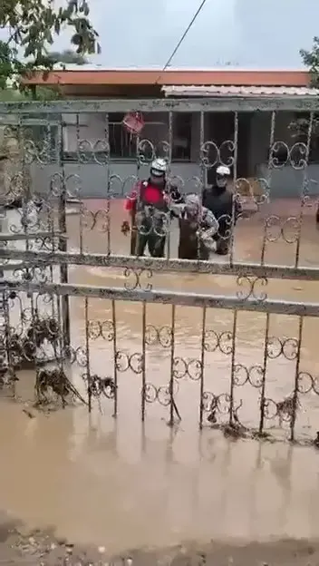 Bursa Mudanya’da sağanak taşkınlara yol açtı: Mahsur kalan vatandaşlar kurtarıldı