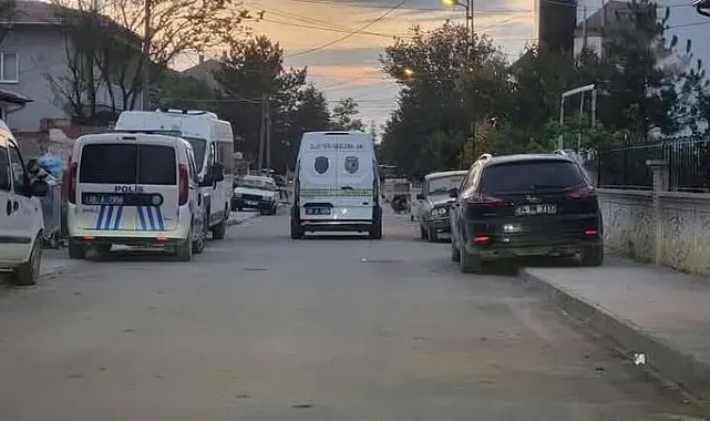 Çifteler'de komşuların park kavgası kanlı bitti: 1'i ağır 2 yaralı