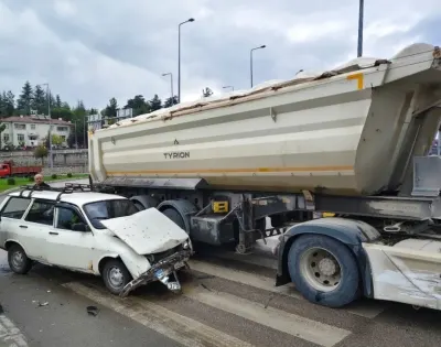 Karabük'te Kırmızı Işık İhlali Felakete Yol Açtı: 2 Yaralı
